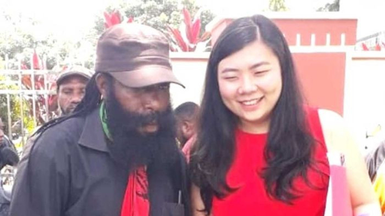 VERONICA KOMAN. (TEMPO)